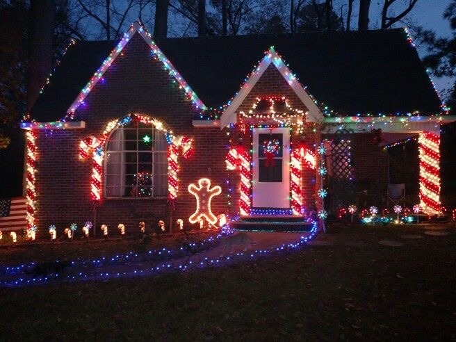 As the cold weather comes to a close people start to put up their holiday lights for winter holidays. A house that gives gingerbread house vibes. This season family and friends is the important thing. 