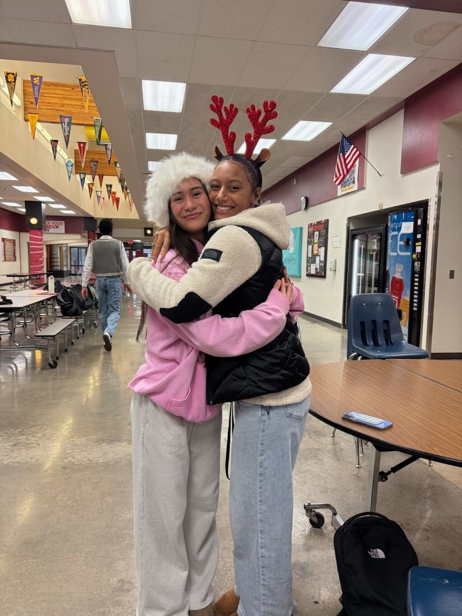 Chachi Kopsho & Mya Jett Enjoying The Holiday Spirit

