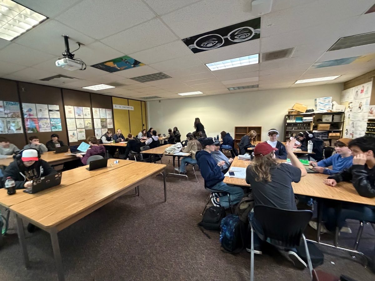 Prairie students in room 305 during a study period
